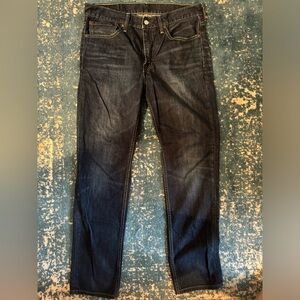 Like new, dark wash Levi’s, length 32”.